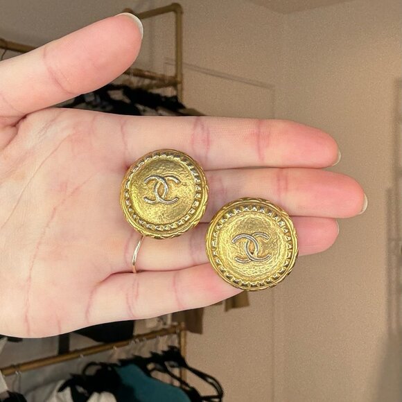 Chanel Large CC Logo Earrings - Picture 3 of 6